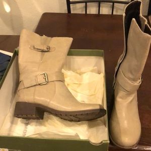 Naturalized boots in size 8 1/2 M. Color is Stone.